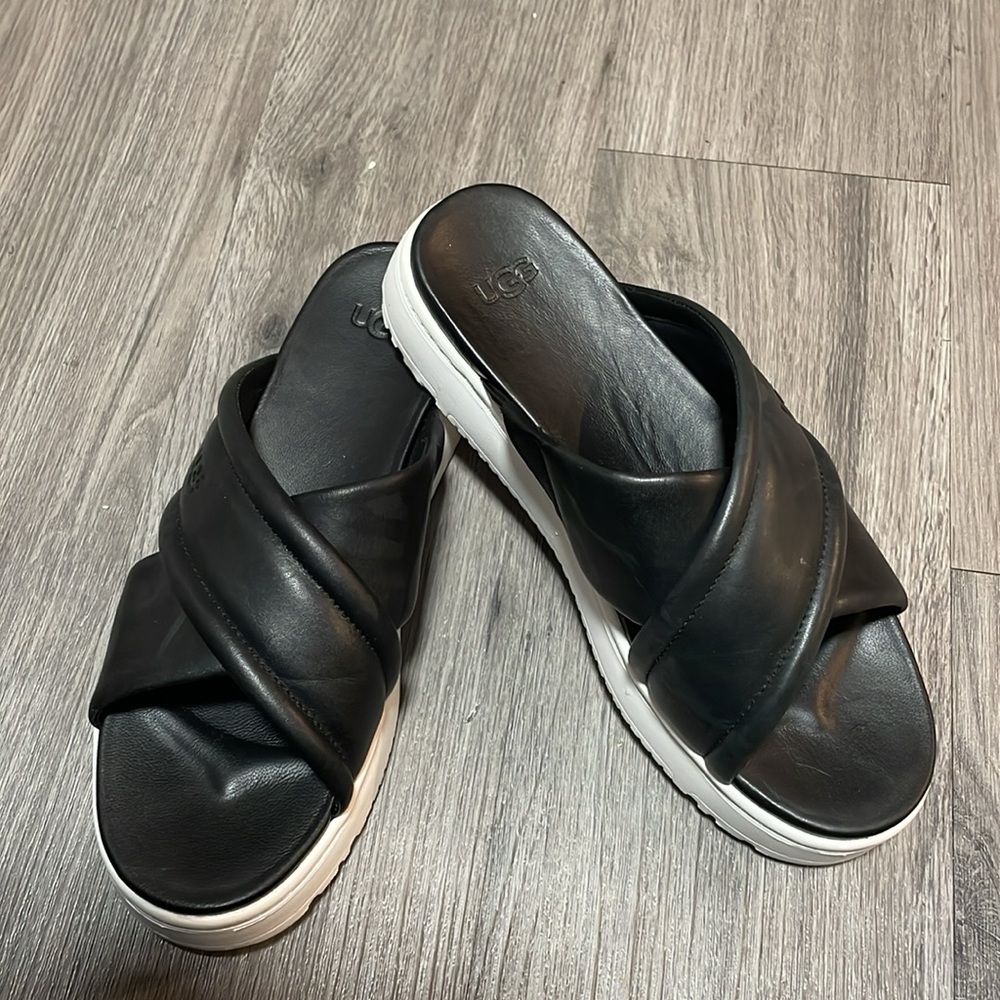 UGG Women's Black Slide Sandals Sz 9 EUC